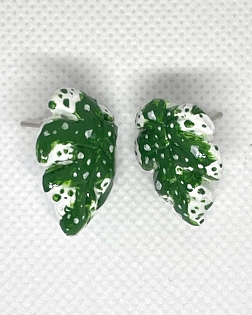 Variegated Leaf Studs: Speckled