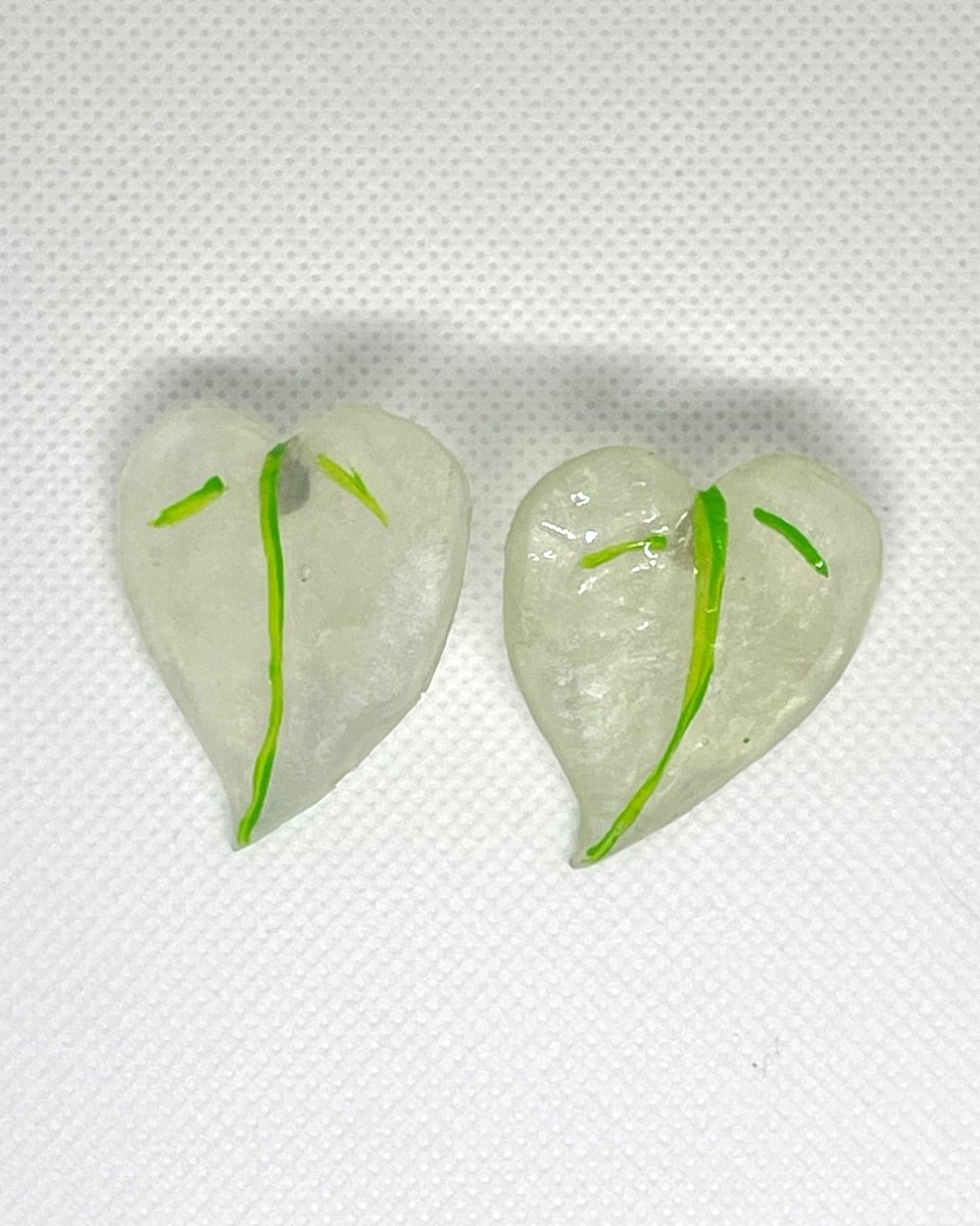 Resin Leaf Drop Earrings: Frost heart leaf