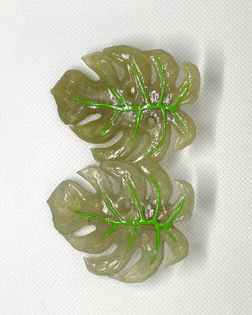 Resin Leaf Drop Earrings: Golden monstera