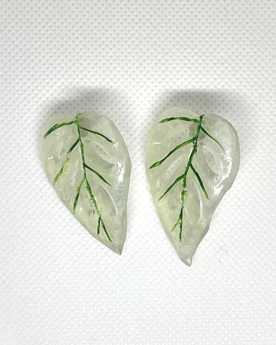 Resin Leaf Drop Earrings: Clear veined leaf